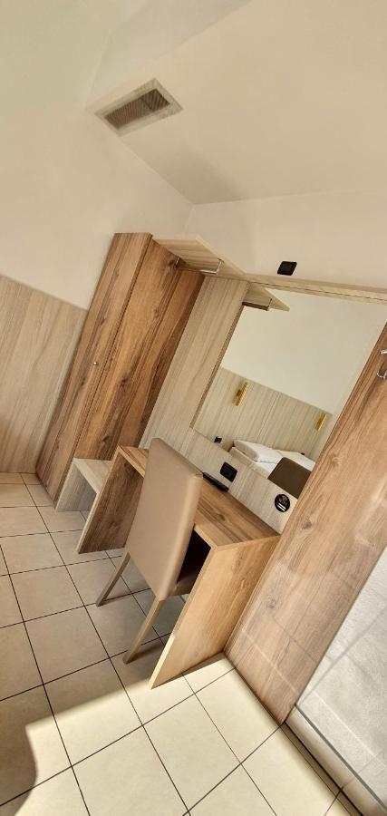Hotel Mondial Milano Dış mekan fotoğraf